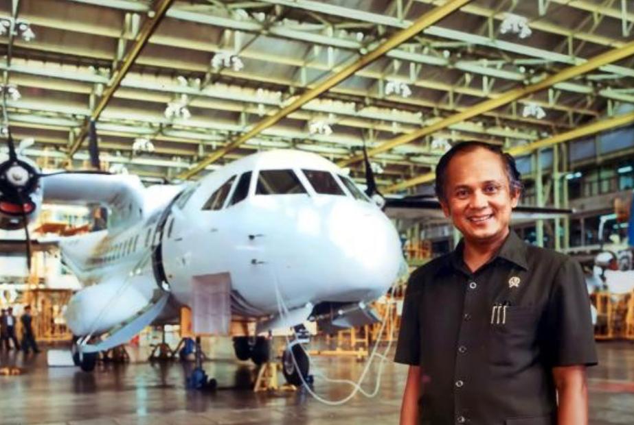 B J Habibie adalah arsitek utama lahirnya pesawat n 250 gatotkaca dok b J Habibie